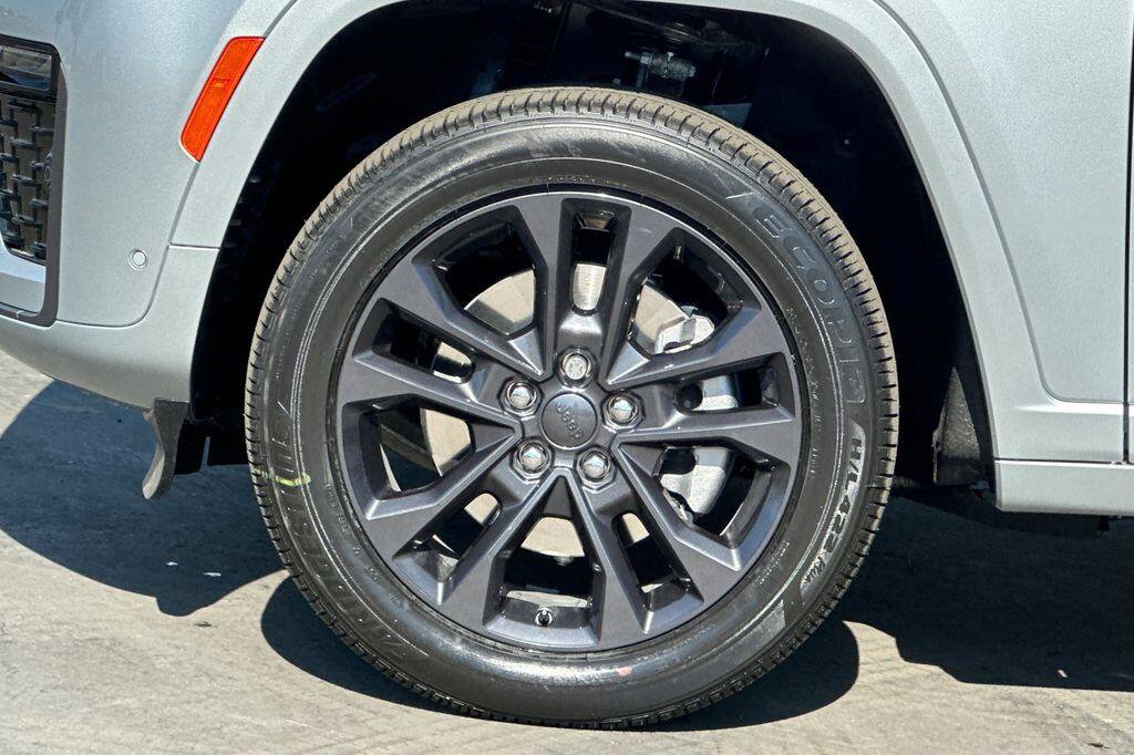 New 2026 Jeep Grand Cherokee L Limited AWD/4WD image 22