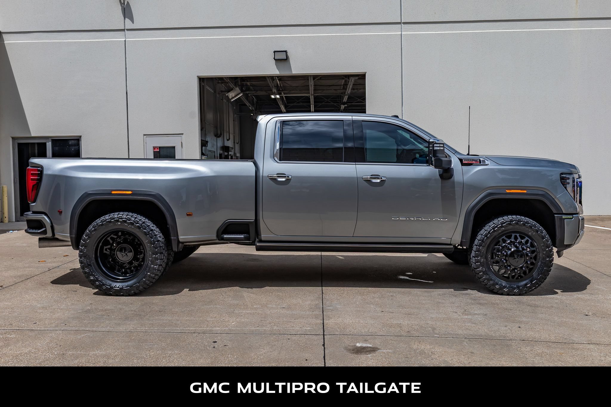 Used 2025 GMC Sierra 3500 Denali w/ Denali Reserve Package AWD/4WD image 11