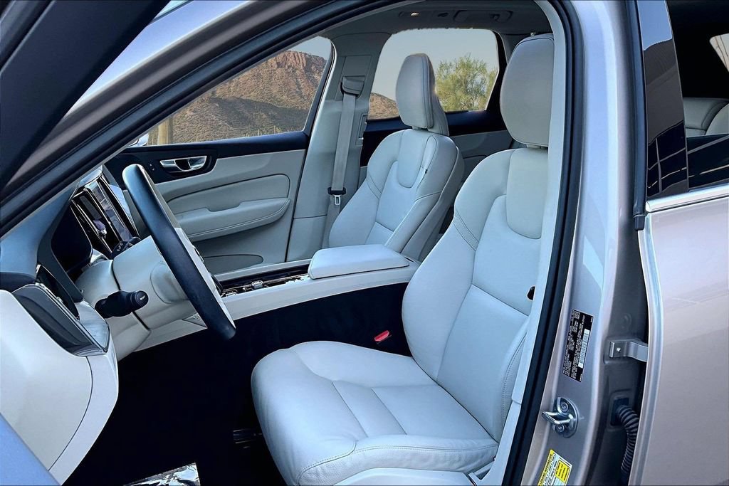Used 2023 Volvo XC60 B5 Plus AWD/4WD image 25