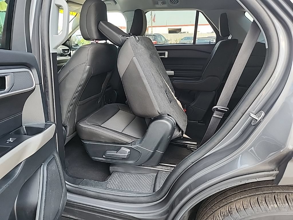 Used 2024 Ford Explorer XLT AWD/4WD image 32