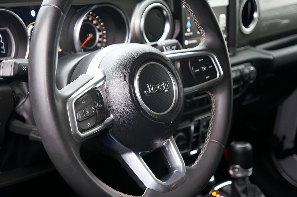 Used 2023 Jeep Wrangler Sahara image 12