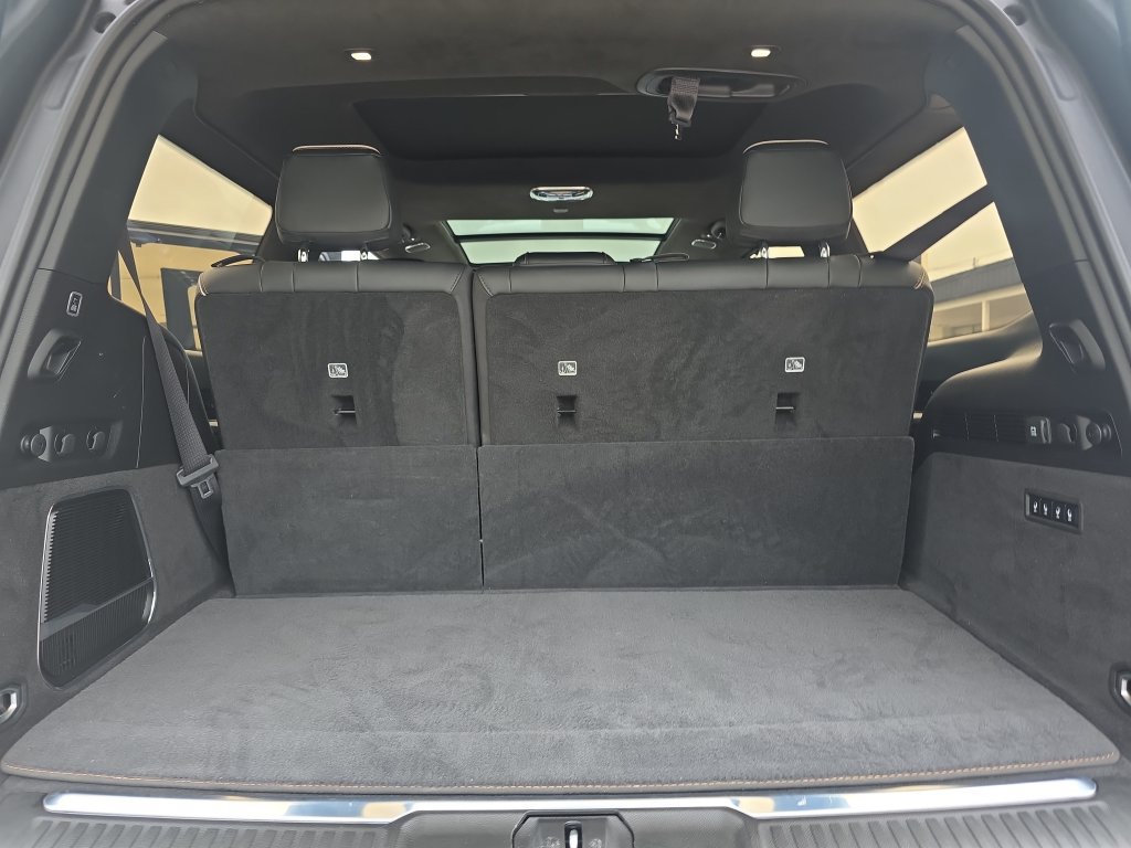 Used 2023 Jeep Grand Wagoneer Series III AWD/4WD image 13