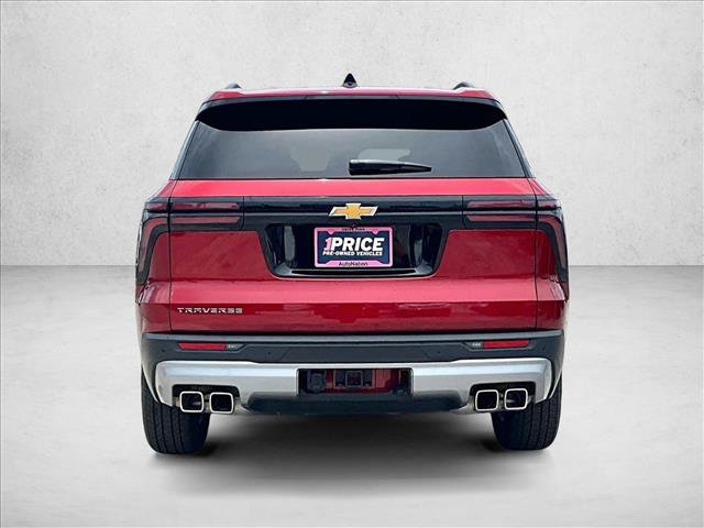 Used 2025 Chevrolet Traverse LT FWD image 4
