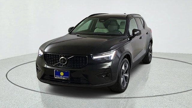 New 2026 Volvo XC40 B5 Plus w/ Protection Package Premier AWD/4WD image 2
