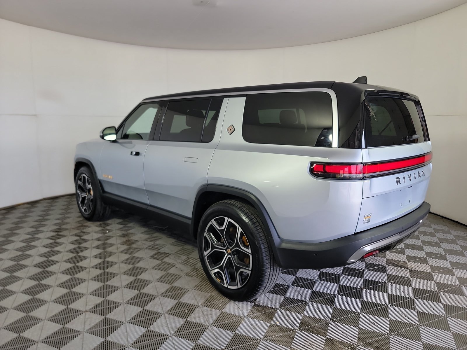 Used 2024 Rivian R1S Adventure Quad AWD/4WD image 3