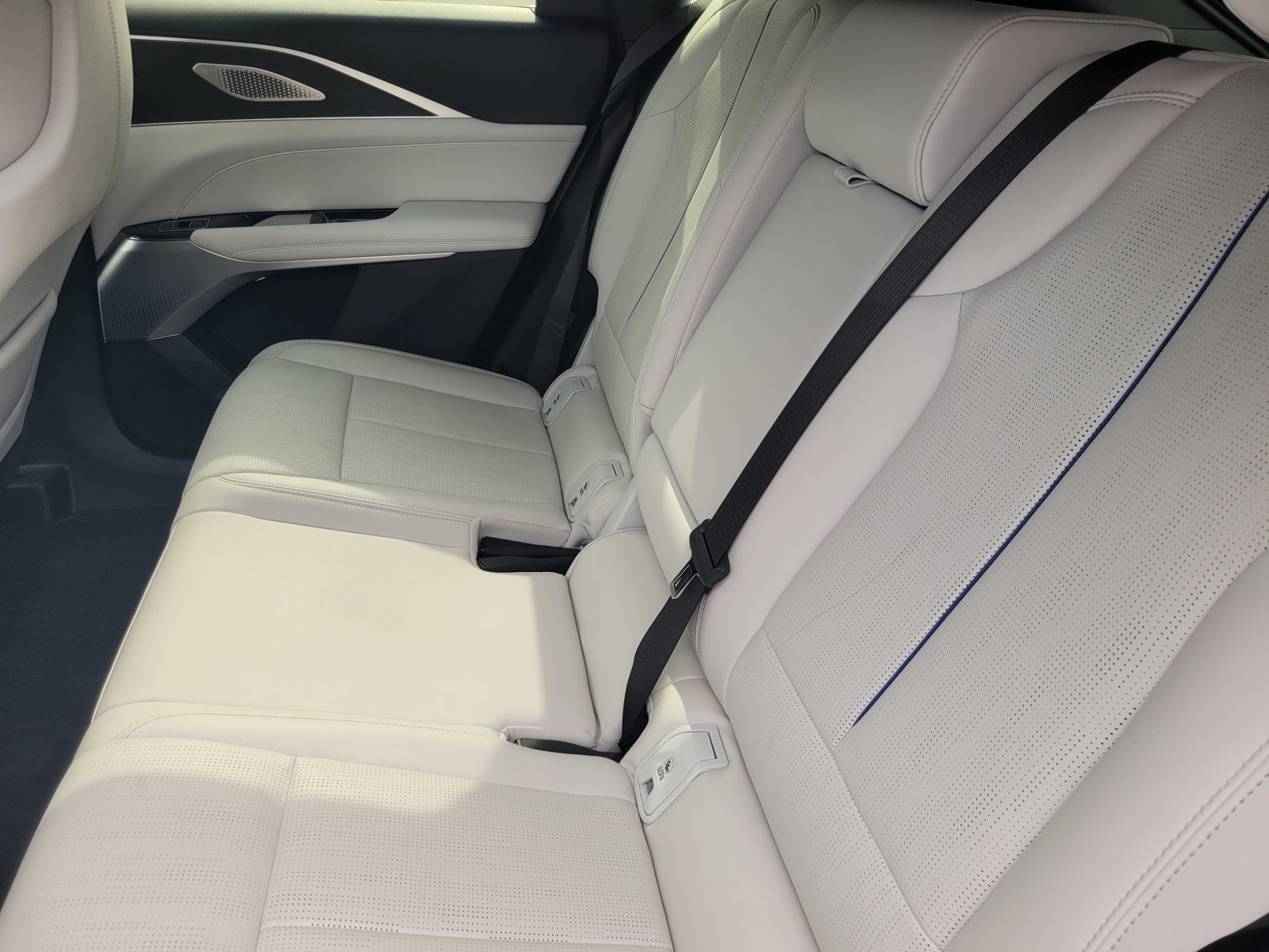 Certified 2025 Cadillac Lyriq Luxury AWD/4WD image 11