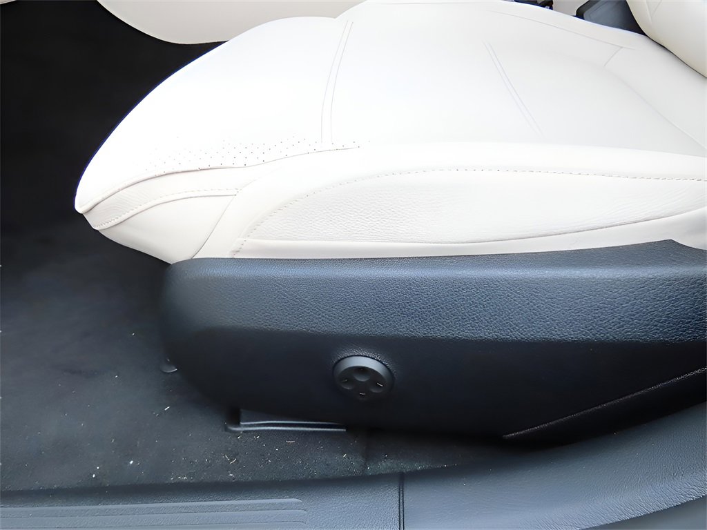 Used 2025 Mercedes-Benz C 300 4MATIC Sedan image 50