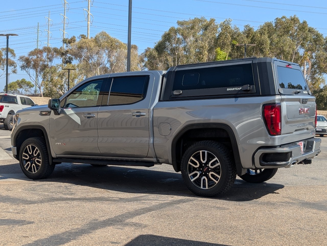 Used 2024 GMC Sierra 1500 AT4 w/ Technology Package AWD/4WD image 12