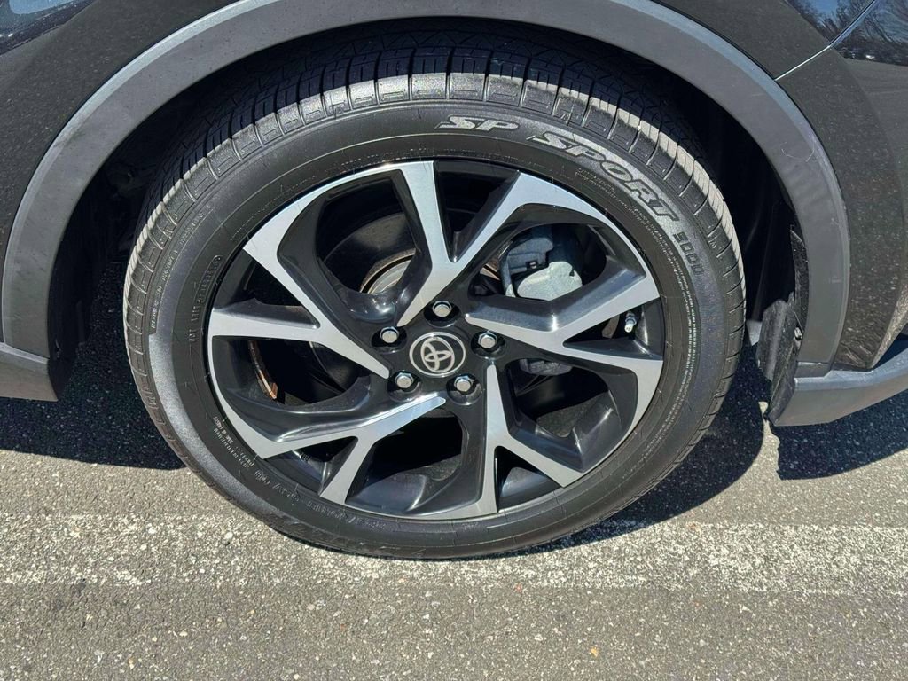 Used 2021 Toyota C-HR XLE image 9