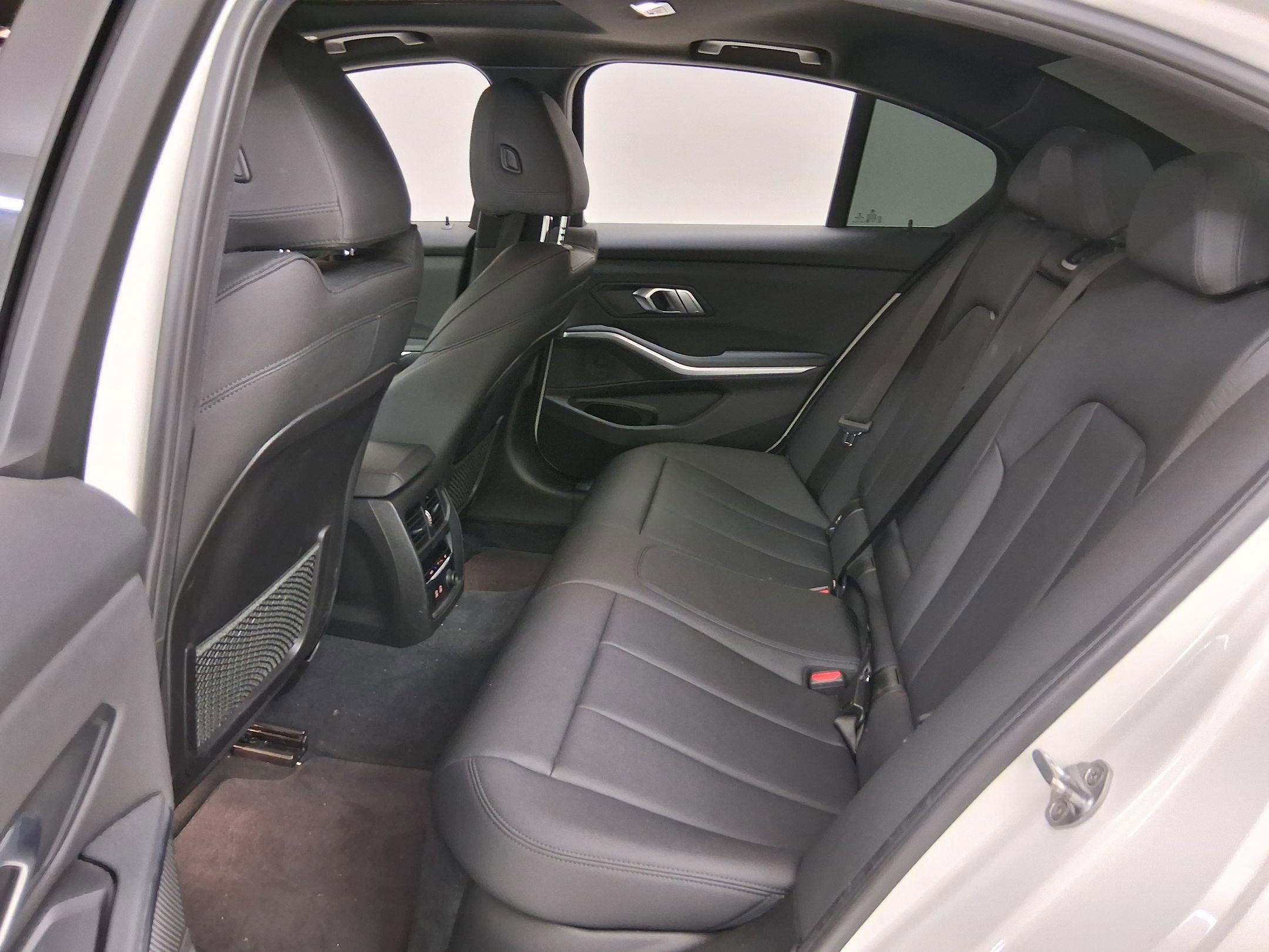 Used 2020 BMW 330i Sedan w/ Convenience Package image 14