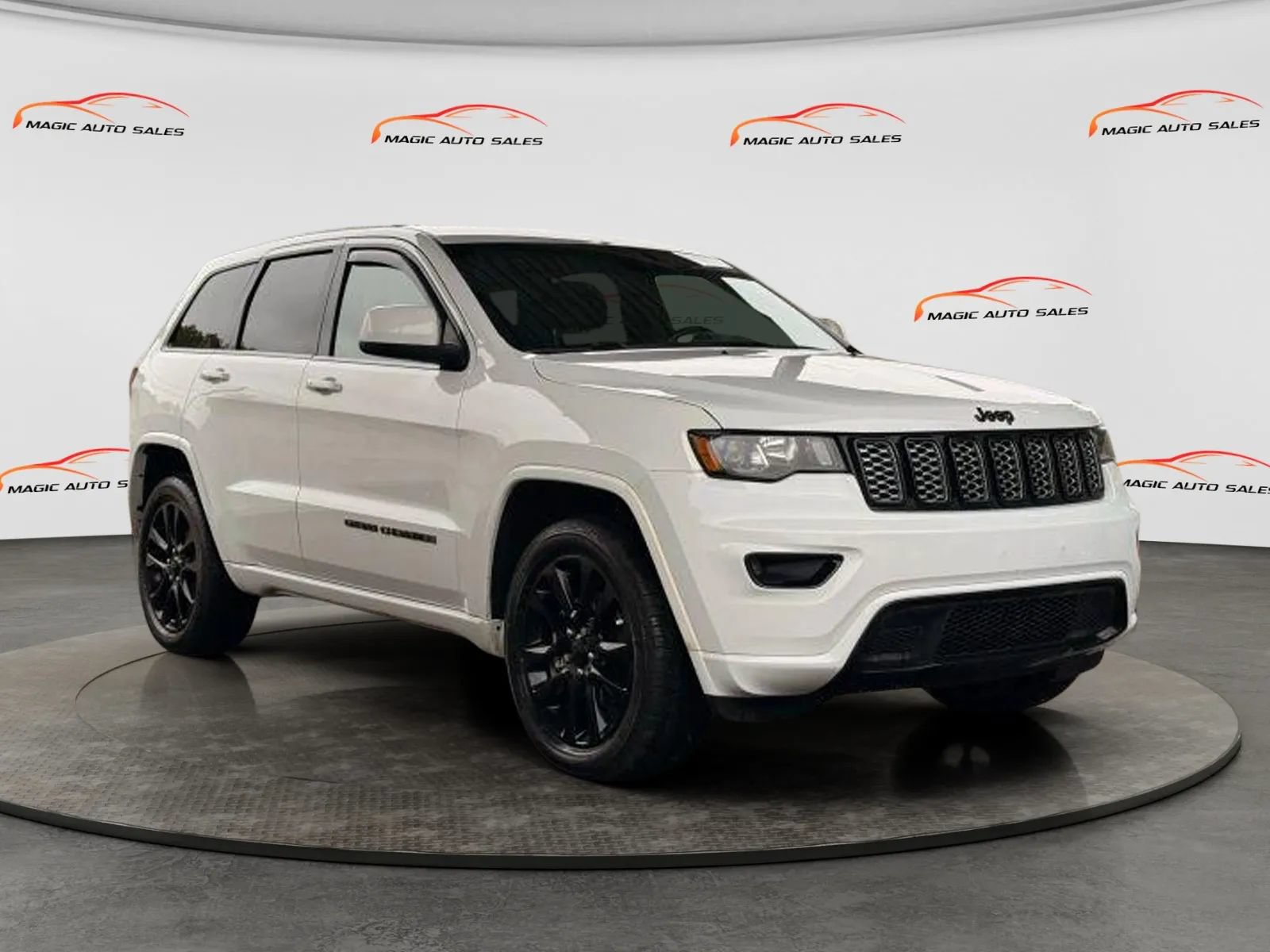Used 2020 Jeep Grand Cherokee Altitude AWD/4WD image 4
