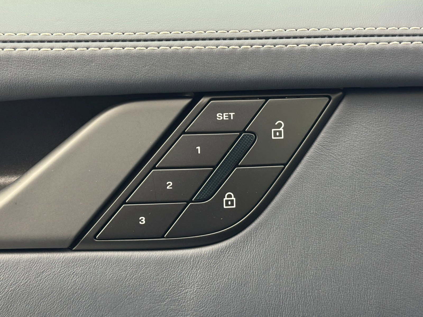 Used 2025 Porsche 911 Carrera image 16