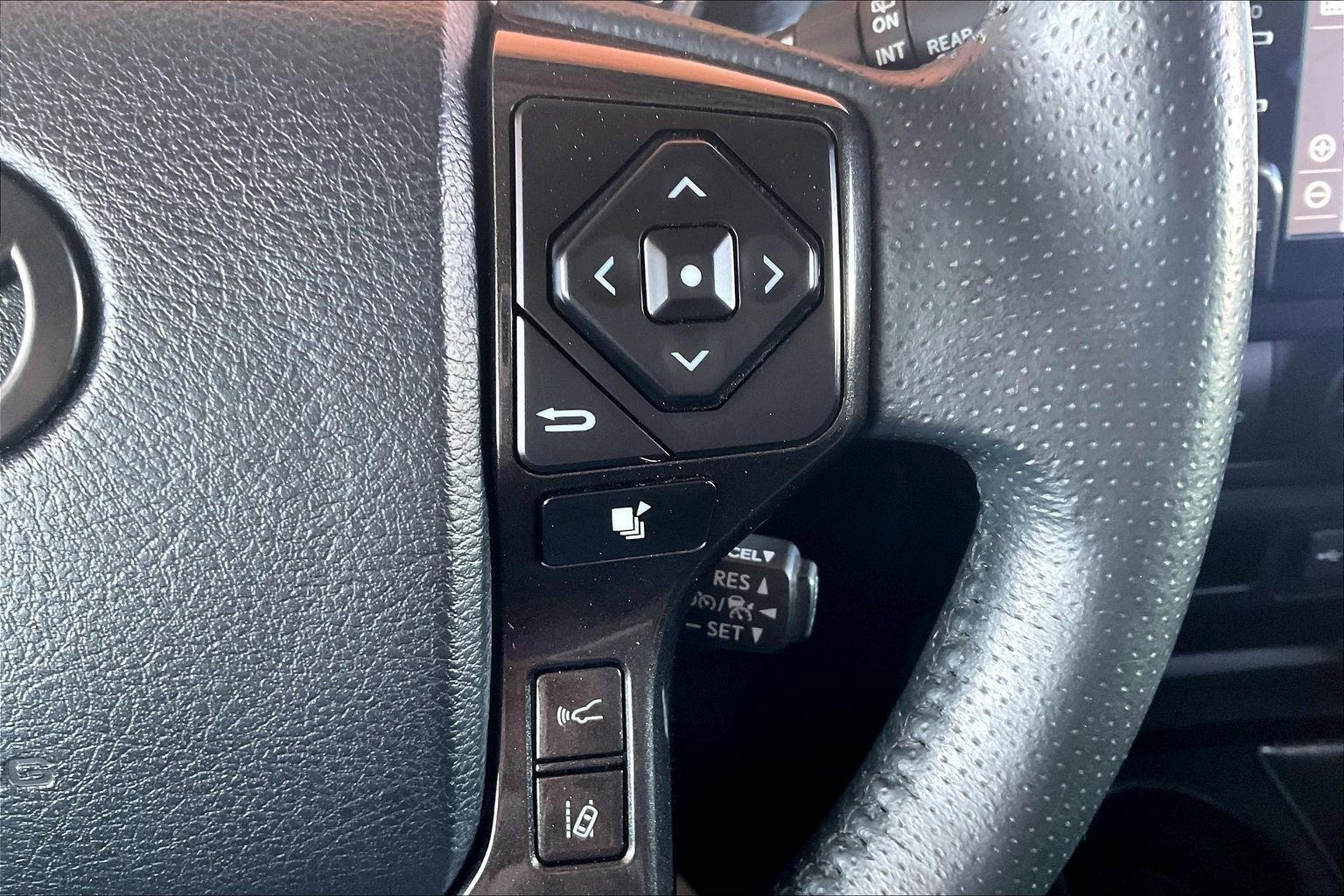 Used 2021 Toyota 4Runner Venture AWD/4WD image 11