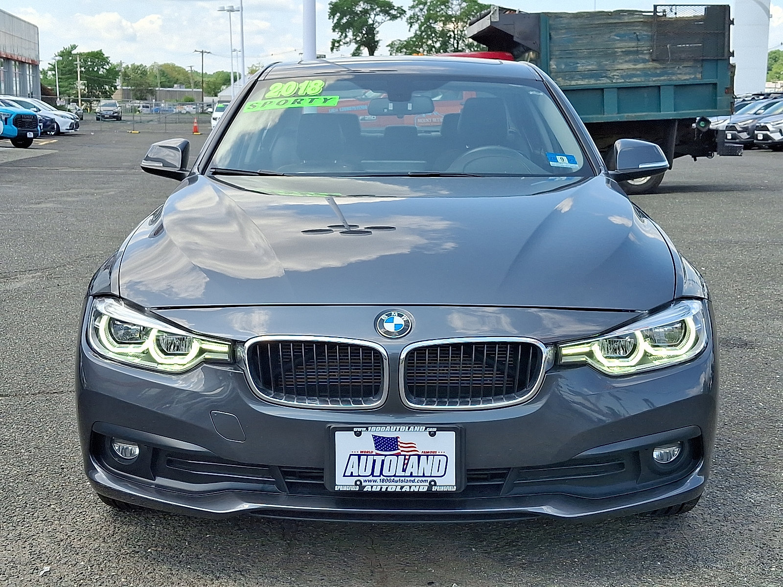 Used 2018 BMW 320i xDrive Sedan w/ Convenience Package AWD/4WD image 2