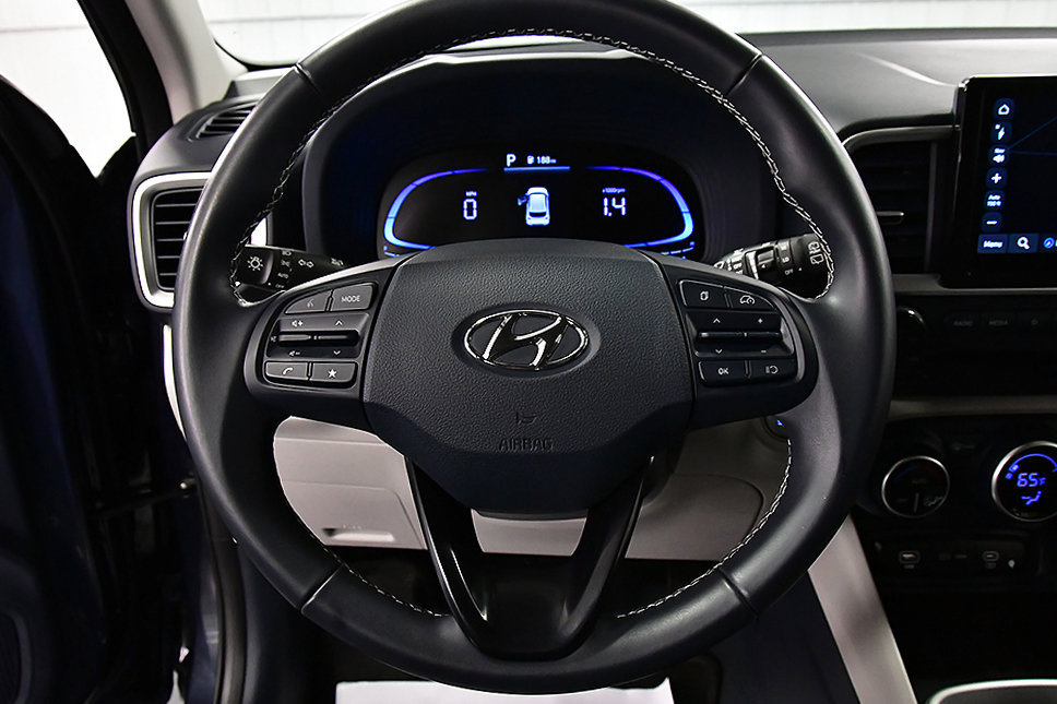 Used 2025 Hyundai Venue Limited FWD image 19
