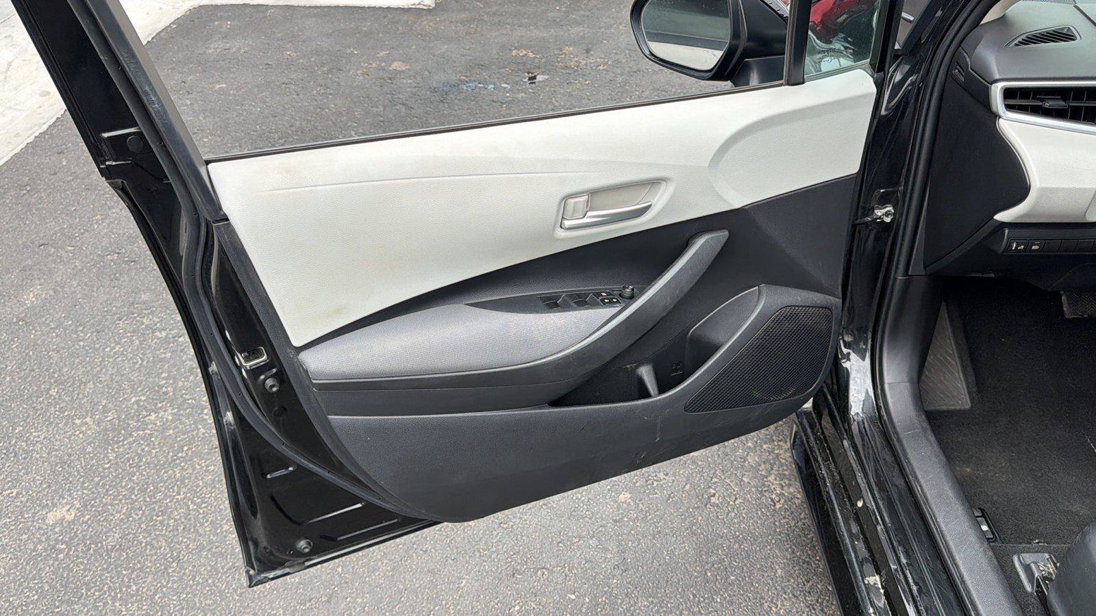 Used 2021 Toyota Corolla LE w/ Carpet Mat Package (TMS) FWD image 11