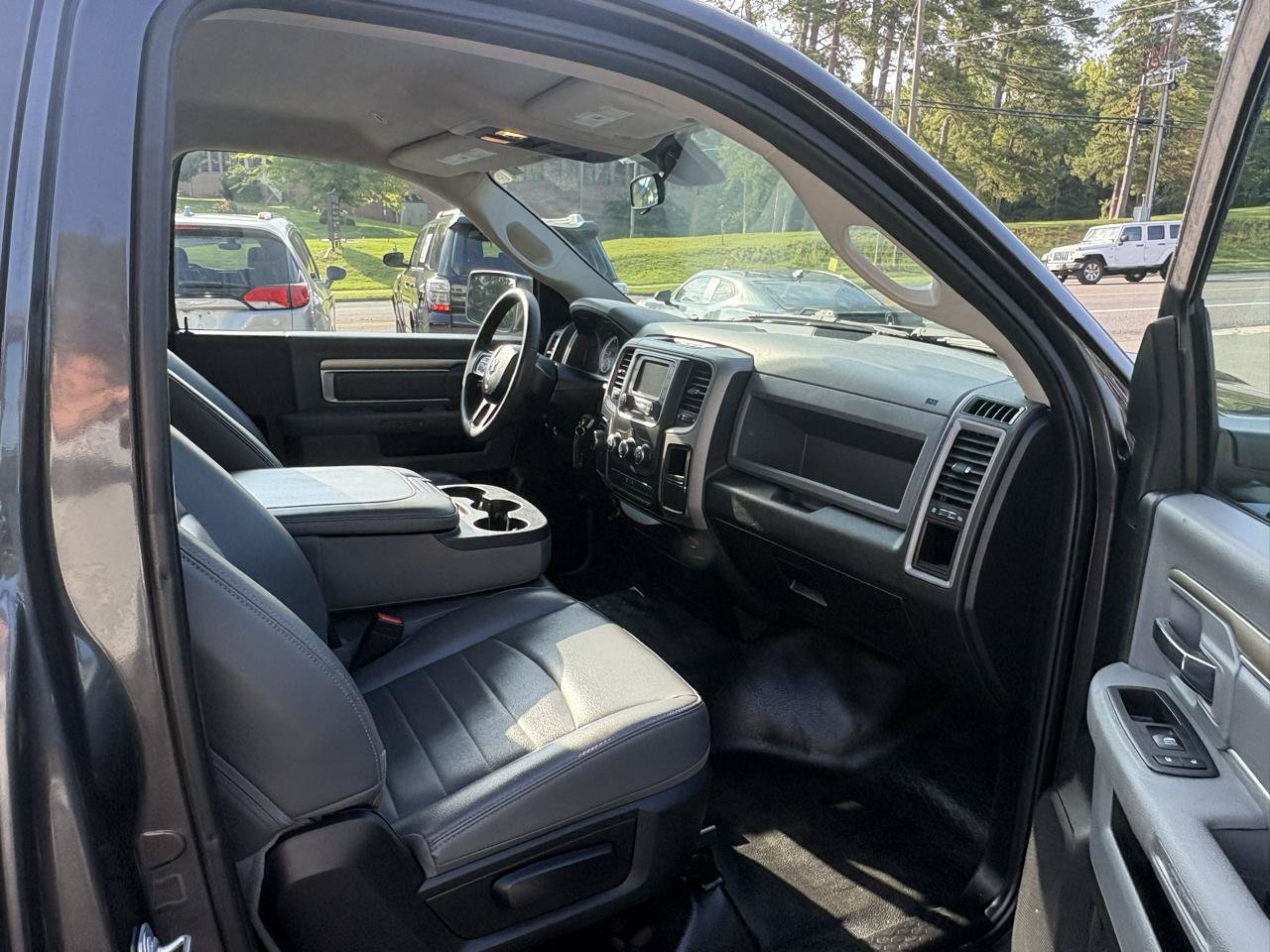 Used 2018 RAM 1500 Express RWD image 10