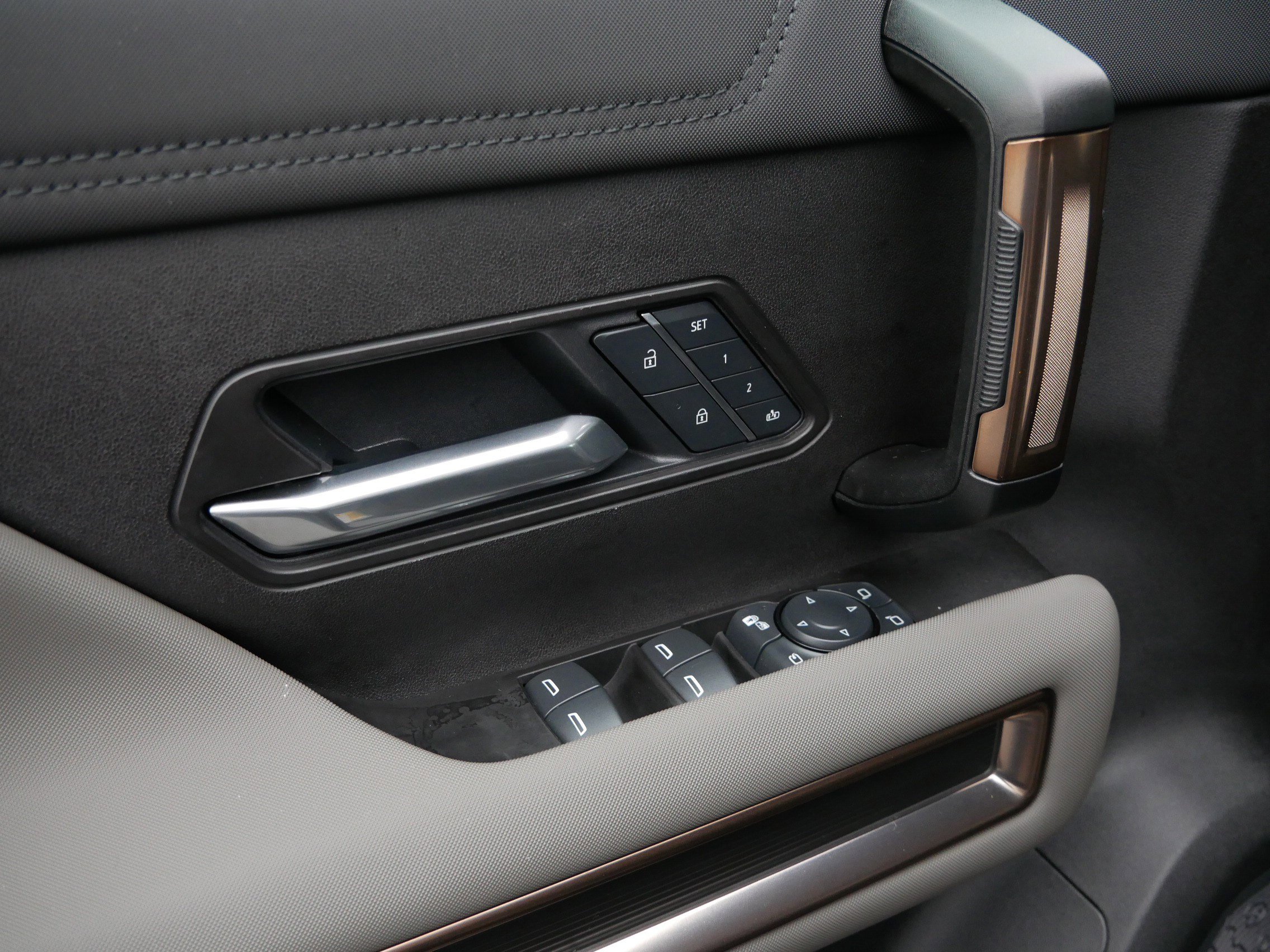 Used 2025 GMC Hummer EV 2X w/ LPO, Sport Package image 20