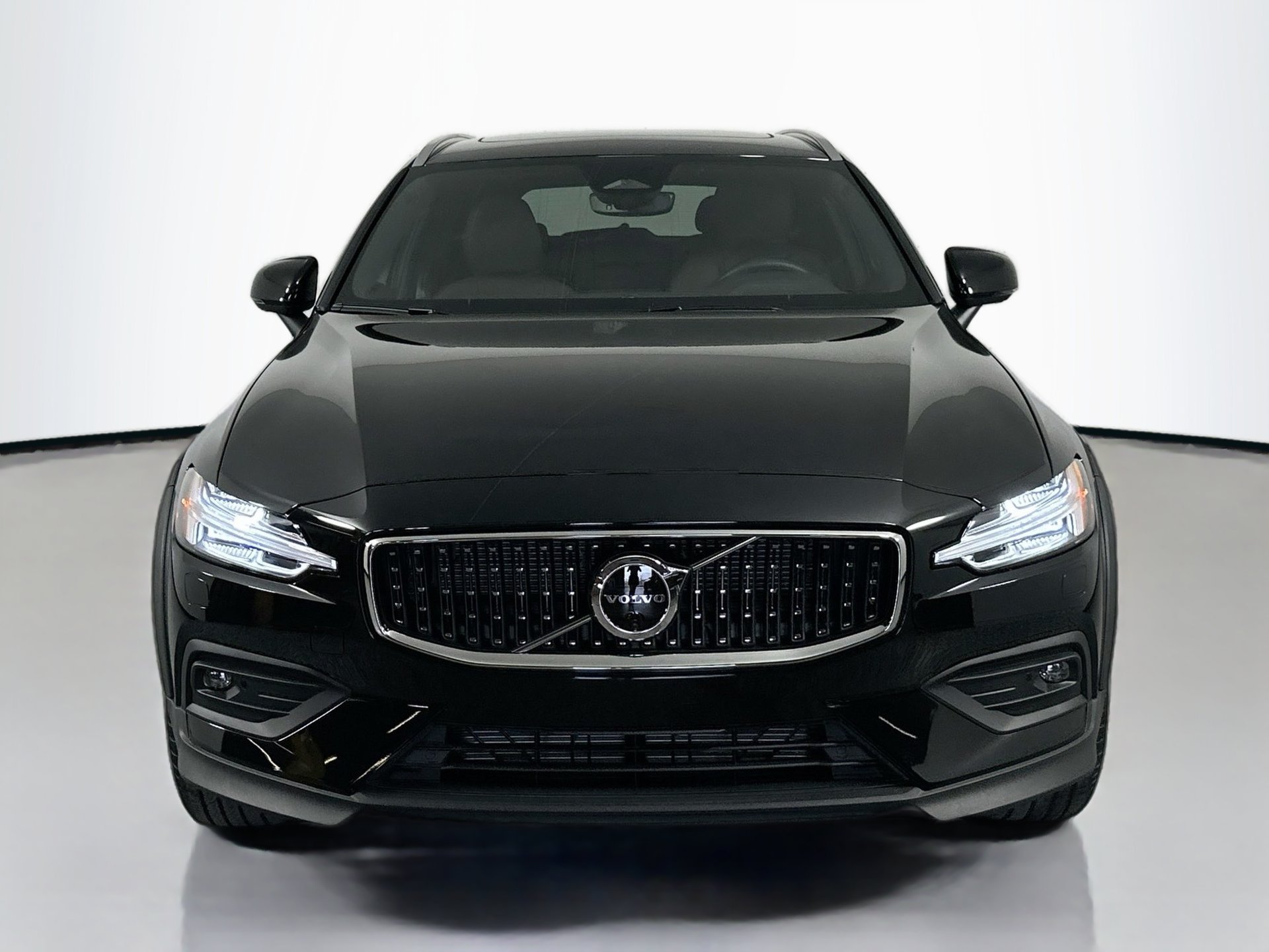 New 2026 Volvo V60 B5 Cross Country Plus w/ Protection Package Premier AWD/4WD image 2