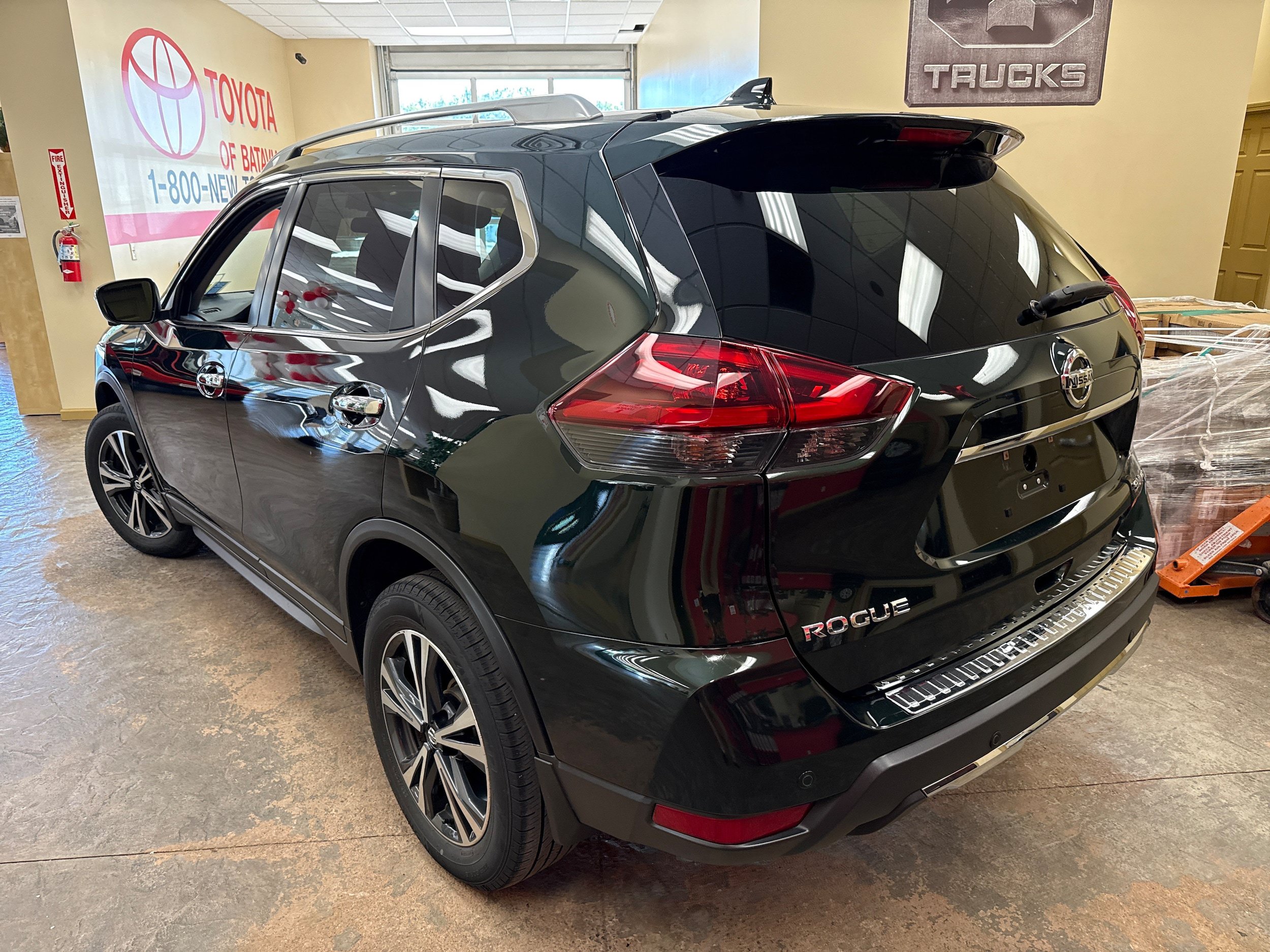 Used 2019 Nissan Rogue SV w/ Premium Package AWD/4WD image 9