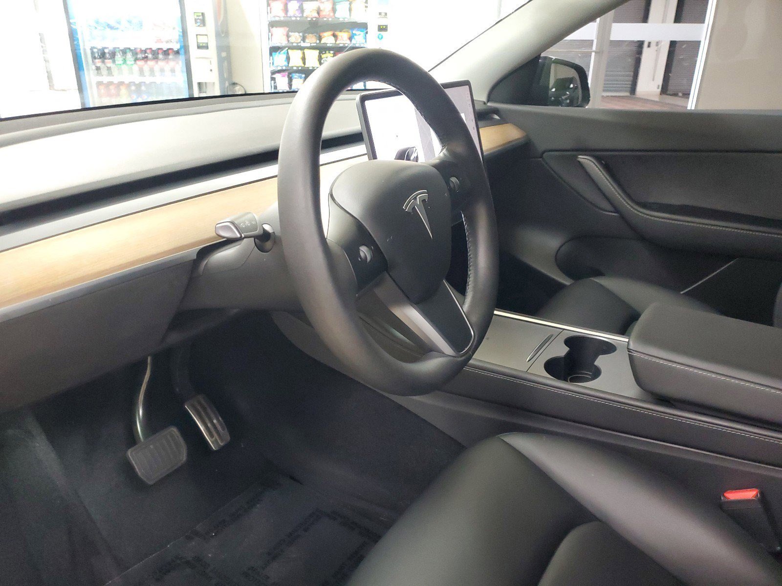 Used 2022 Tesla Model Y Long Range image 18