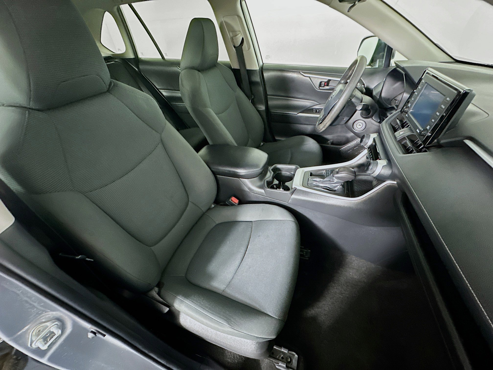 Used 2021 Toyota RAV4 LE FWD image 29