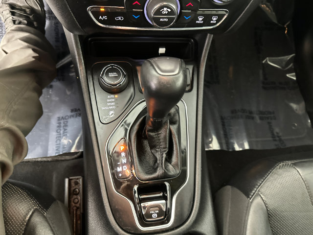 Used 2019 Jeep Cherokee Limited AWD/4WD image 17