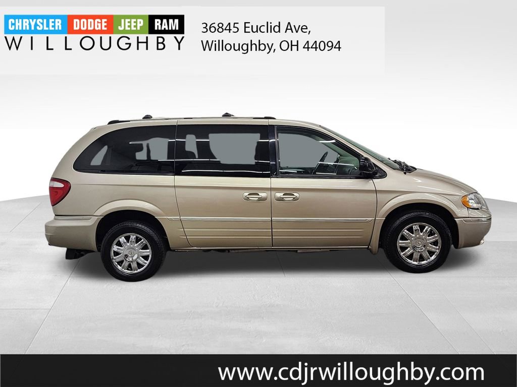 Used 2006 Chrysler Town & Country Limited w/ Trailer Tow Prep Group FWD image 4