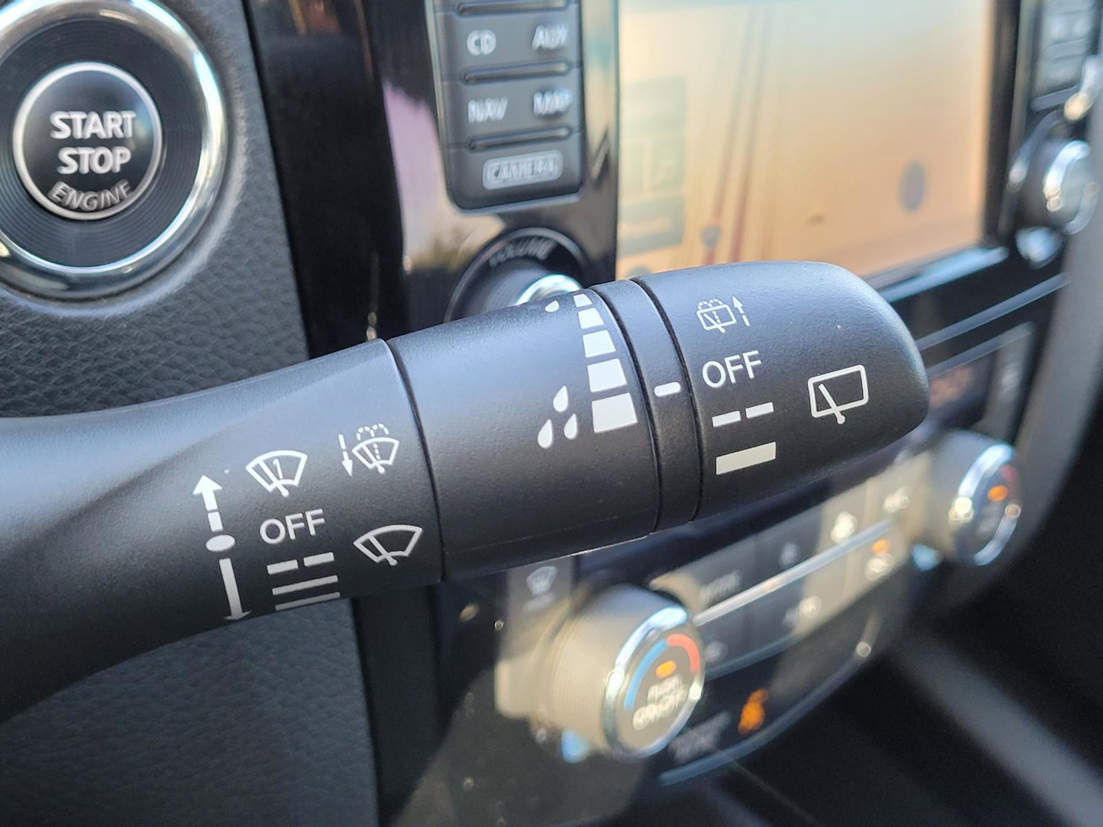 Used 2017 Nissan Rogue Sport SL w/ SL Premium Package image 32