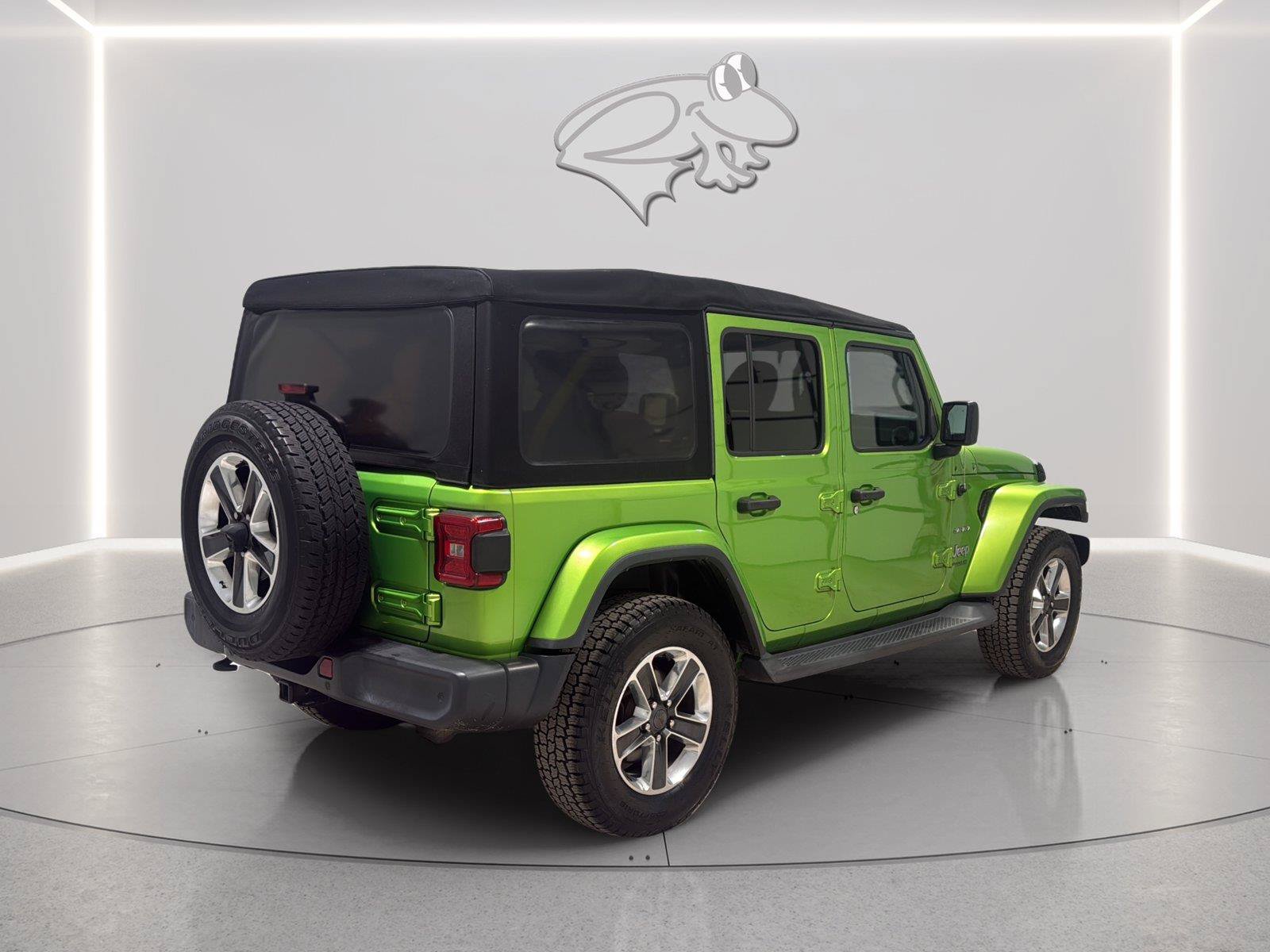 Used 2018 Jeep Wrangler Unlimited Sahara AWD/4WD image 5