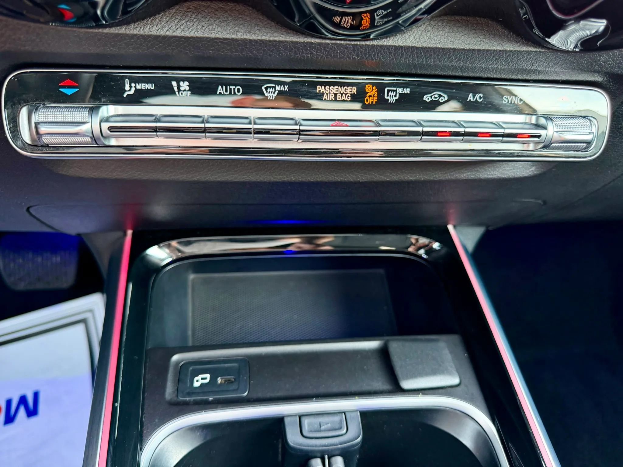 Used 2022 Mercedes-Benz GLB 250 4MATIC w/ Premium Package Lite image 28