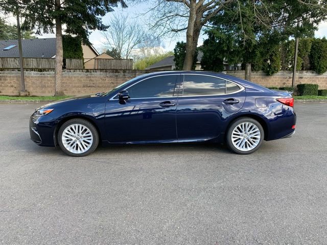 Used 2017 Lexus ES 350 w/ Luxury Package image 2