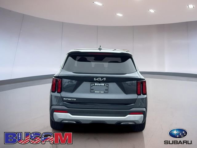 Used 2024 Kia Sorento LX FWD image 5