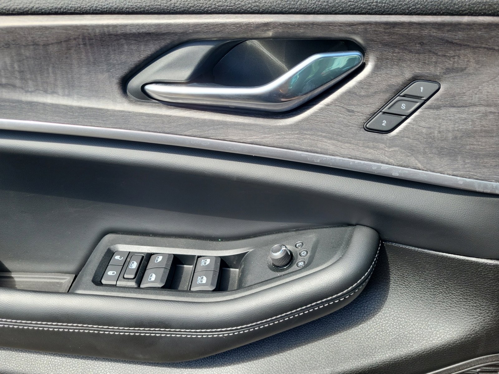 New 2025 Jeep Grand Cherokee L Limited image 14