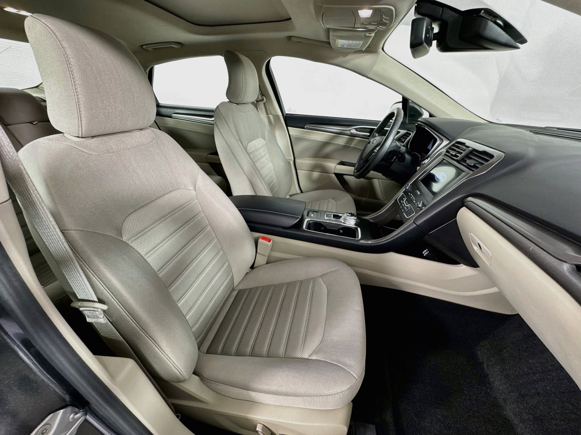 Used 2019 Ford Fusion SE FWD image 26