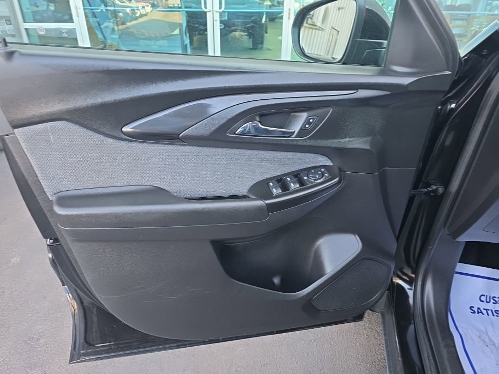 Used 2022 Chevrolet TrailBlazer LT w/ LPO, Blackout Package image 9