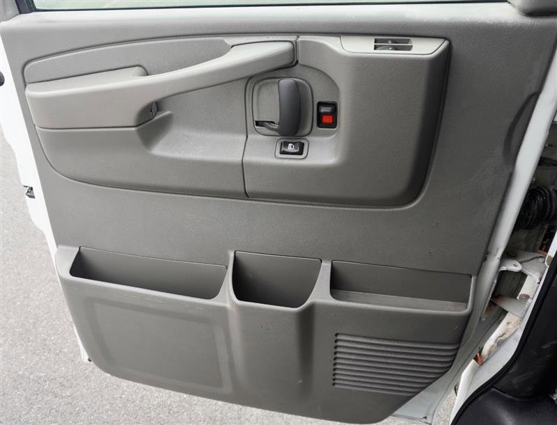 Used 2010 GMC Savana 1500 image 23