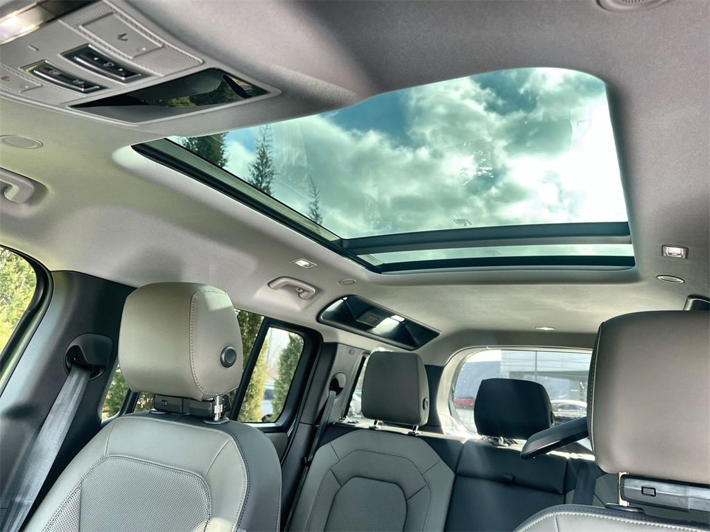 Used 2026 Land Rover Defender 110 S image 19