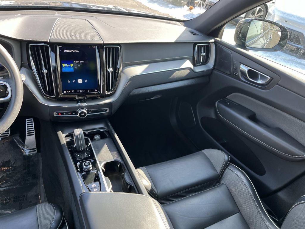Used 2022 Volvo XC60 B5 R-Design w/ Climate Package image 15