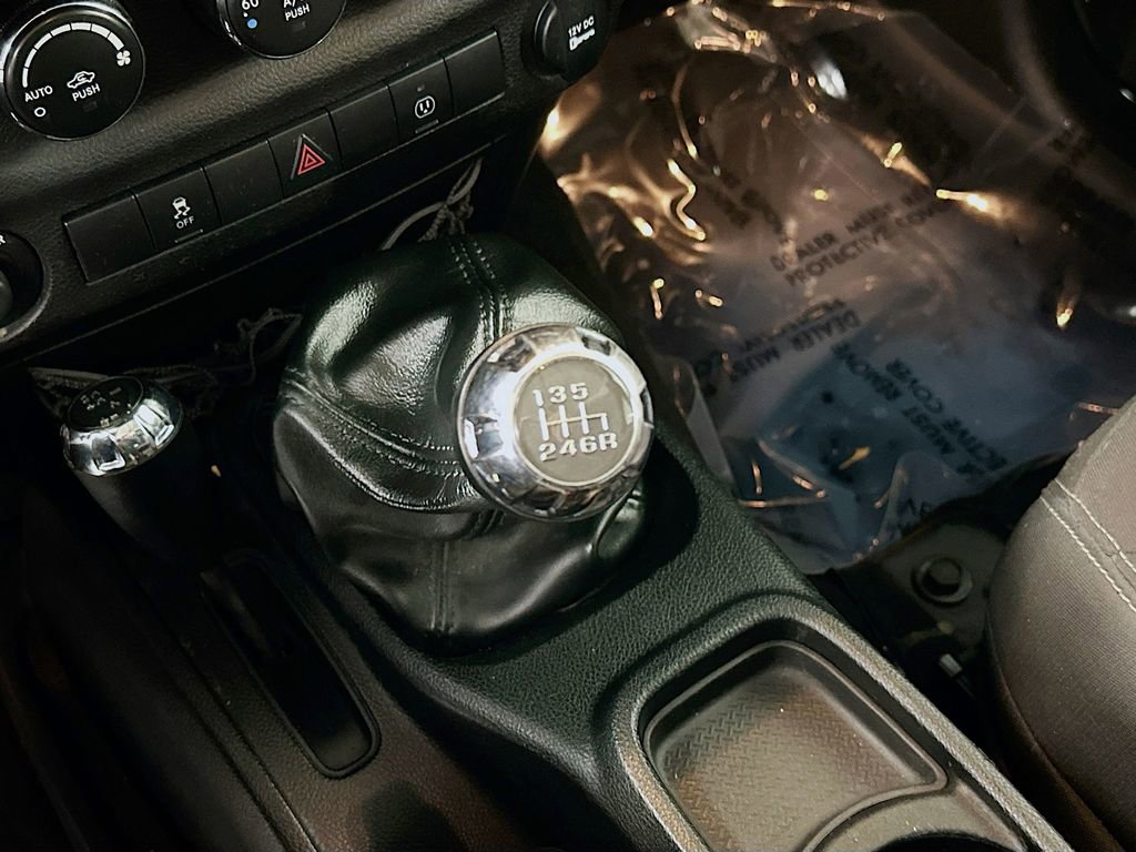 Used 2017 Jeep Wrangler Unlimited Sahara w/ Connectivity Group image 20