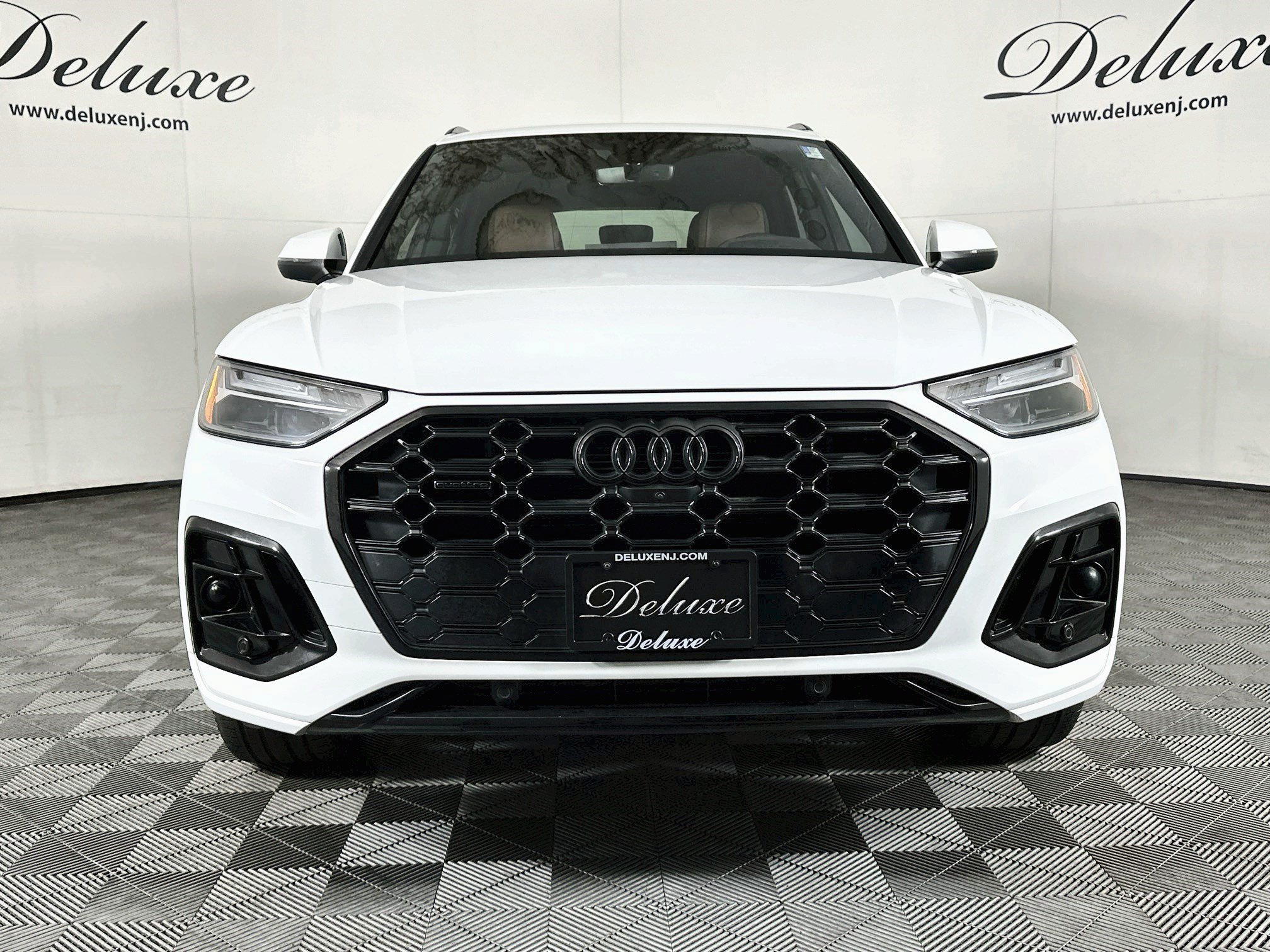 Used 2025 Audi Q5 e Premium Plus w/ Premium Plus Package AWD/4WD image 2