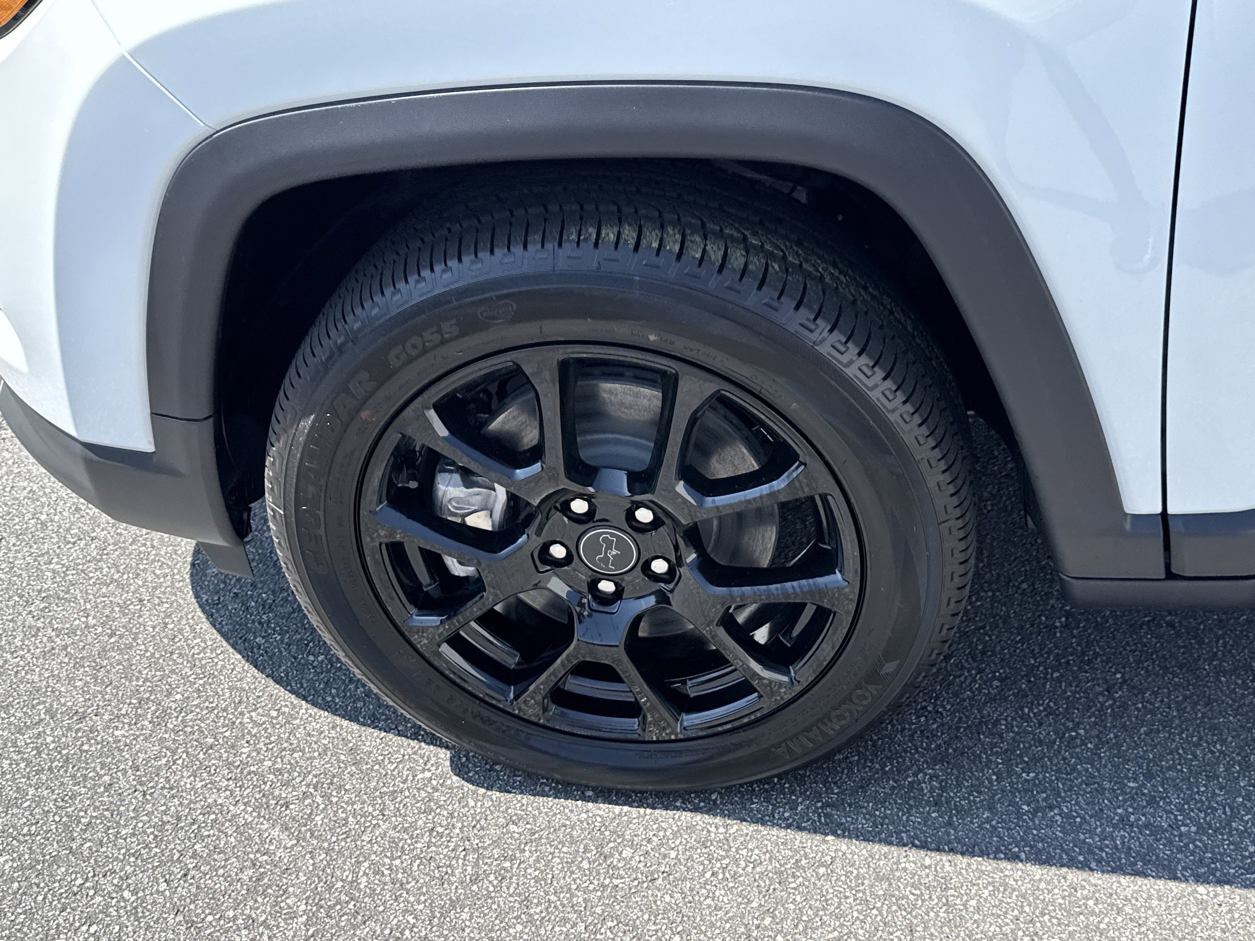 New 2025 Jeep Compass Latitude w/ Sun & Sound Group image 14