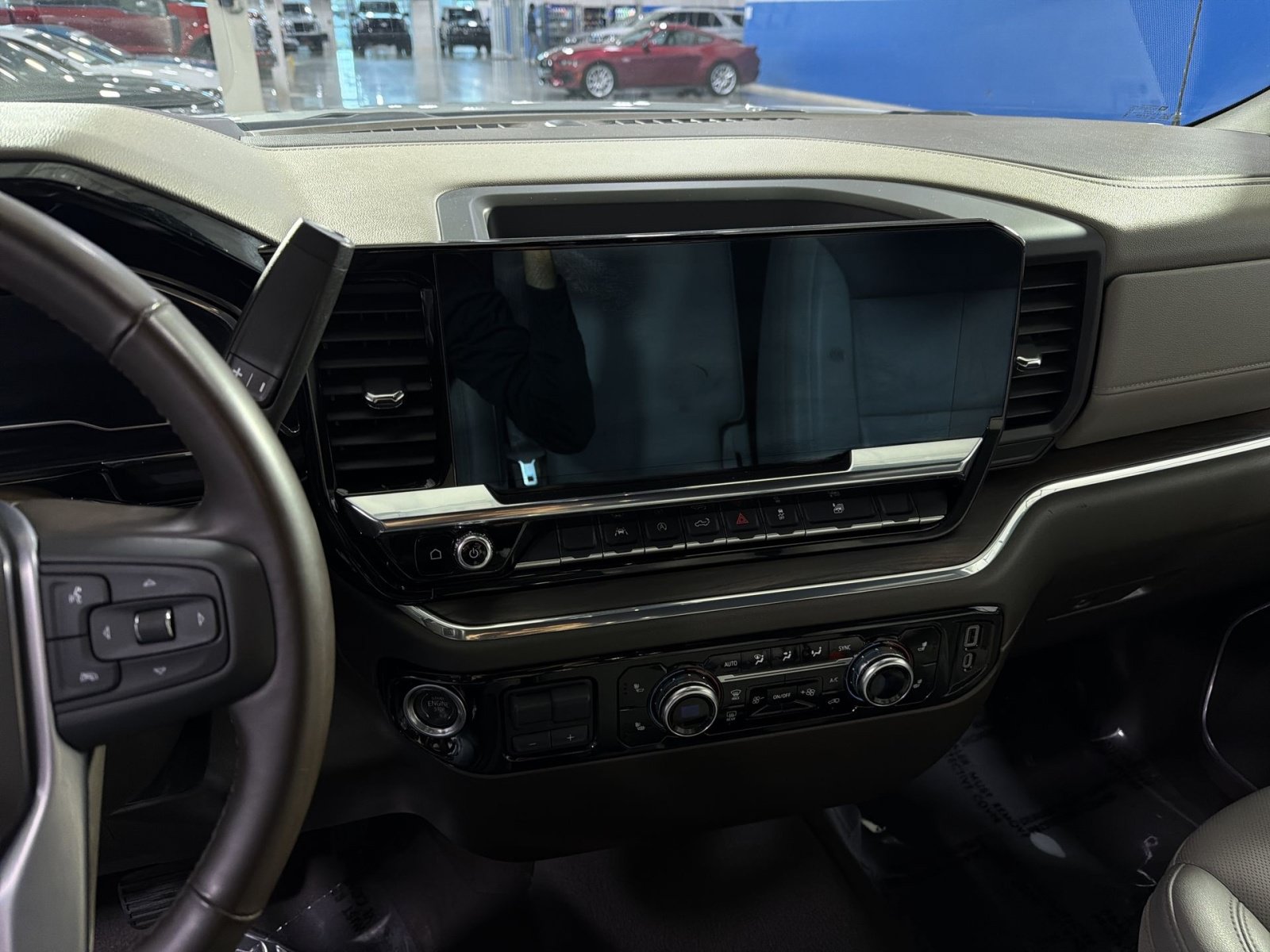 Used 2025 GMC Sierra 1500 SLT AWD/4WD image 19