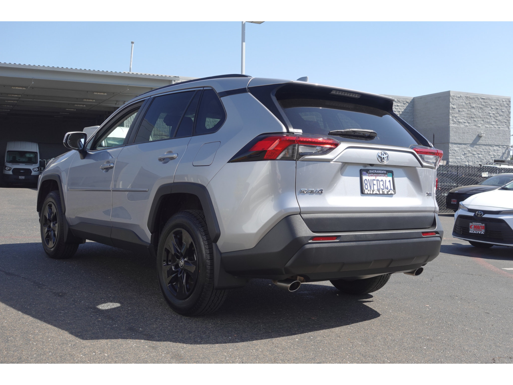 Used 2021 Toyota RAV4 XLE w/ XLE Grade Weather Package FWD image 5