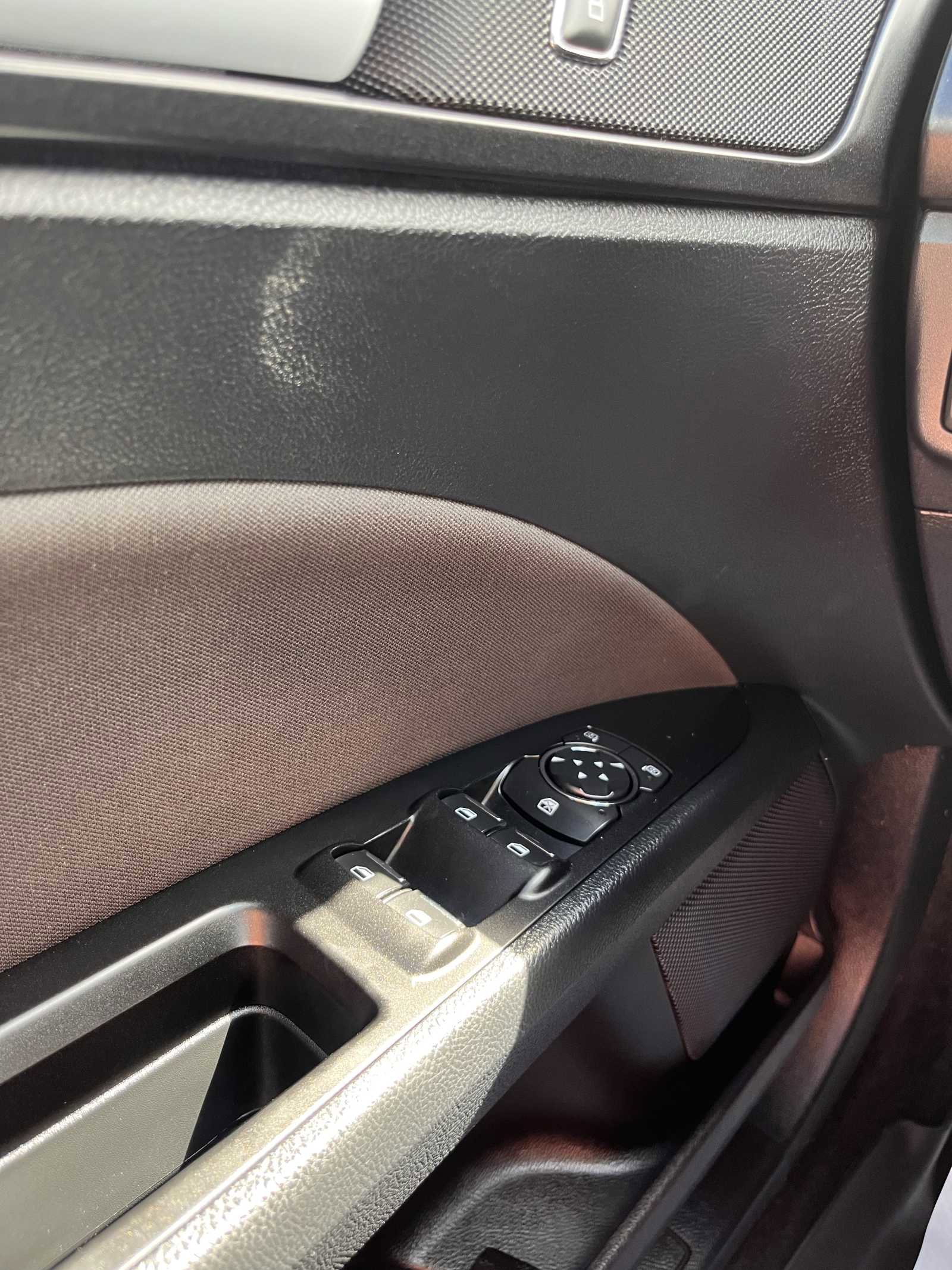 Used 2018 Ford Fusion SE w/ Equipment Group 201A image 17