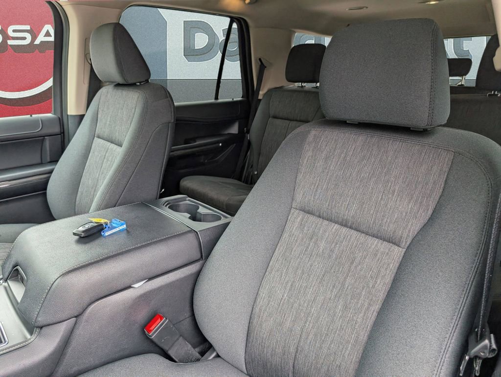 Used 2022 Ford Expedition XLT image 18