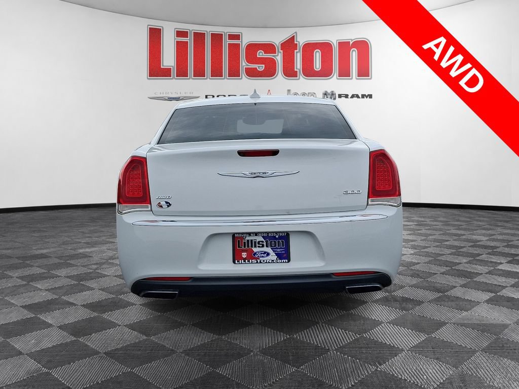Used 2015 Chrysler 300 Limited w/ Driver Convenience Group AWD/4WD image 5