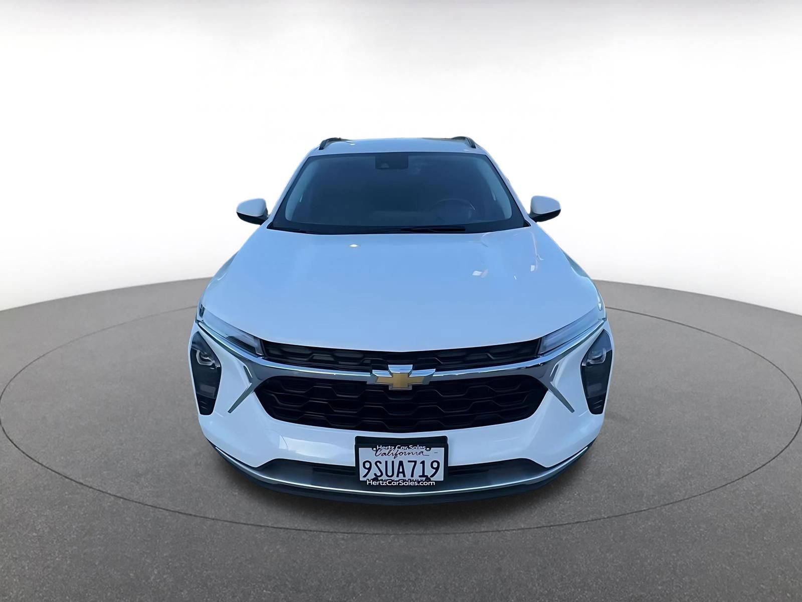 Used 2025 Chevrolet Trax LT w/ LT Convenience Package image 4