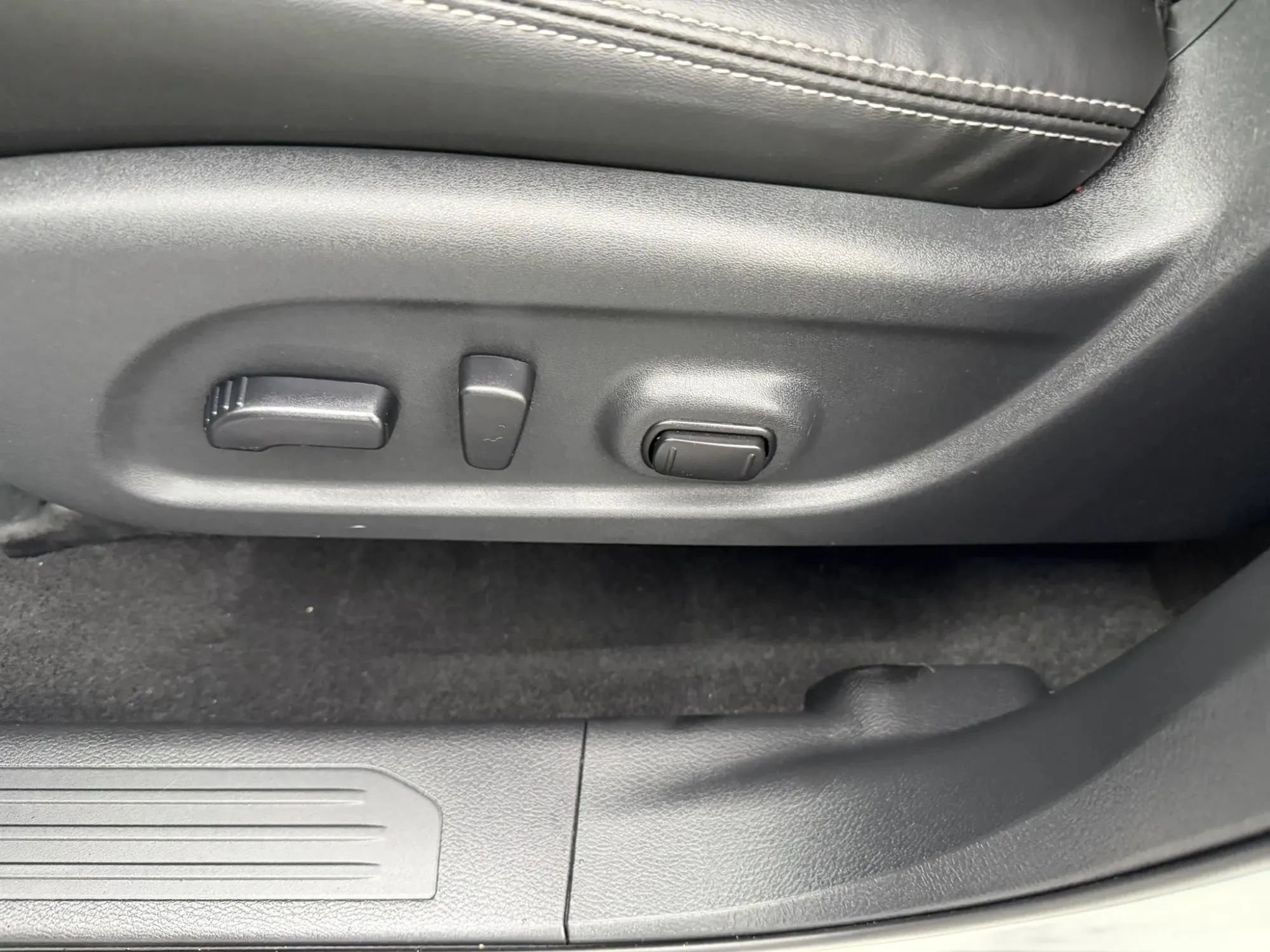 Used 2024 Nissan Murano SV AWD/4WD image 15