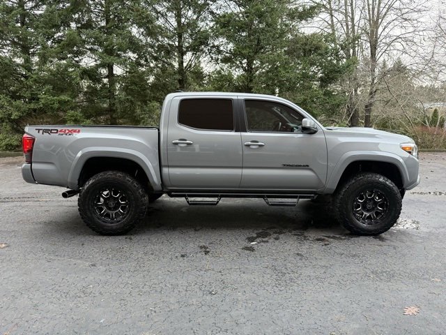 Used 2018 Toyota Tacoma TRD Sport image 4
